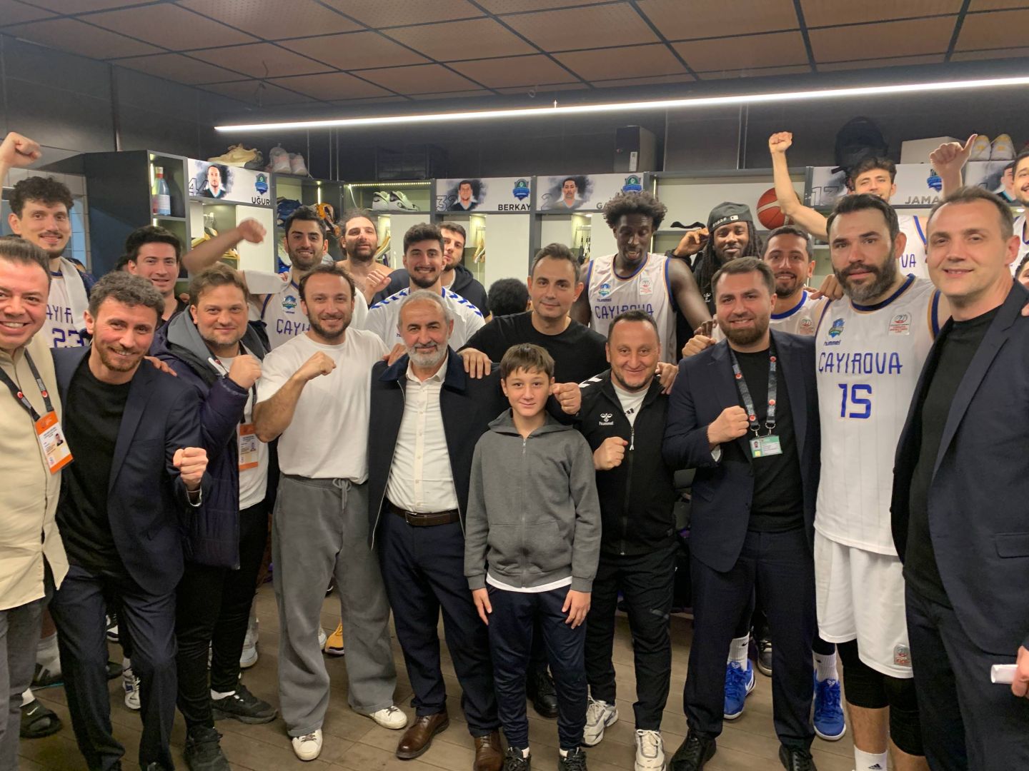 ÇAYIROVA BELEDİYESİ, FENERBAHÇE KOLEJİ’Nİ MAĞLUP ETTİ