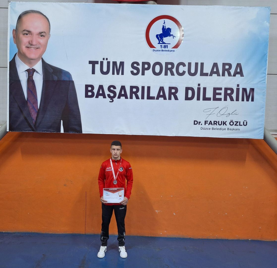 DÜZCE, TÜRKİYE GÜREŞ ŞAMPİYONASINDA İKİNCİ OLDU