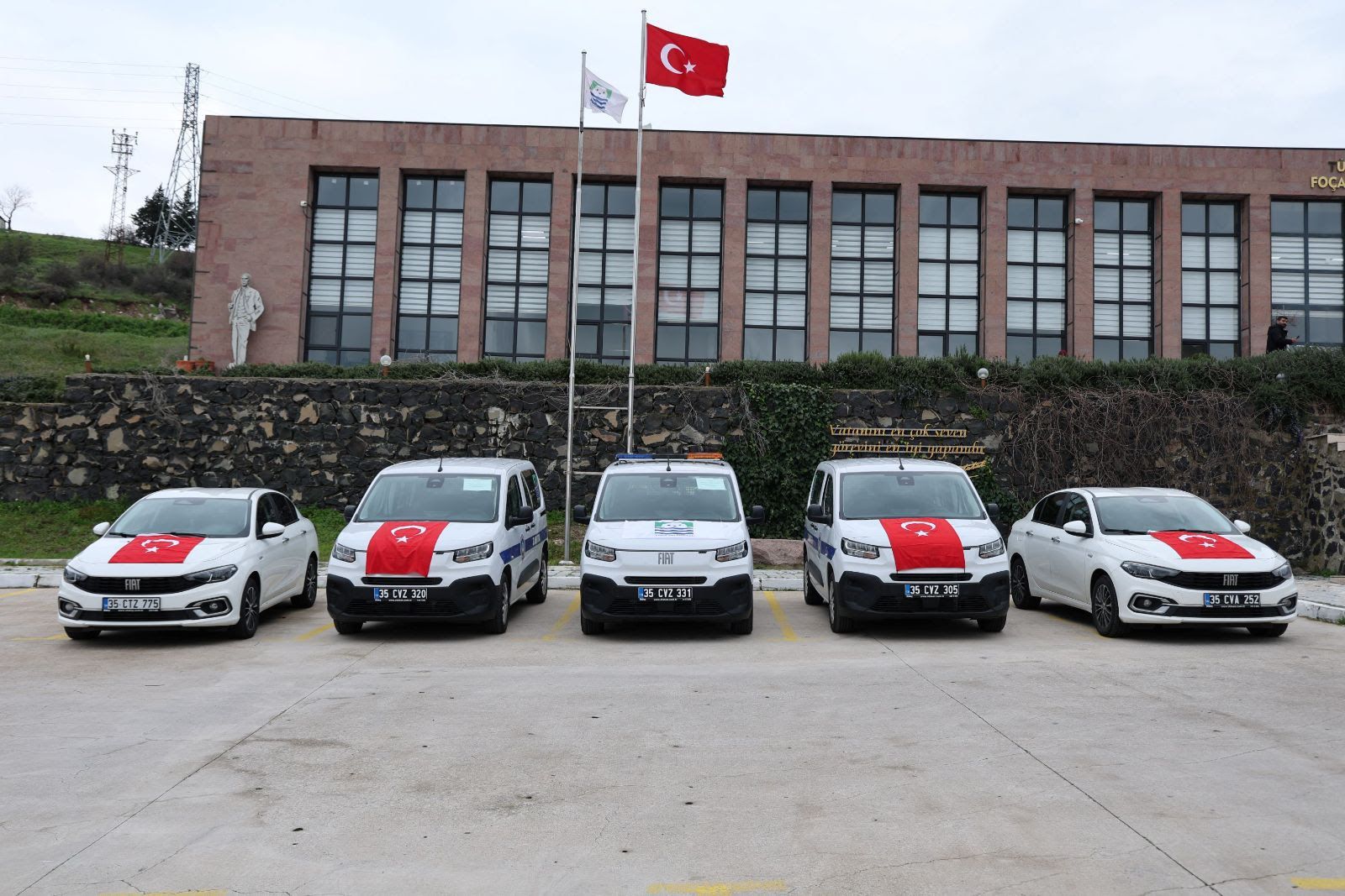 FOÇA ARAÇ FİLOSUNU GÜÇLENDİRMEYE DEVAM EDİYOR