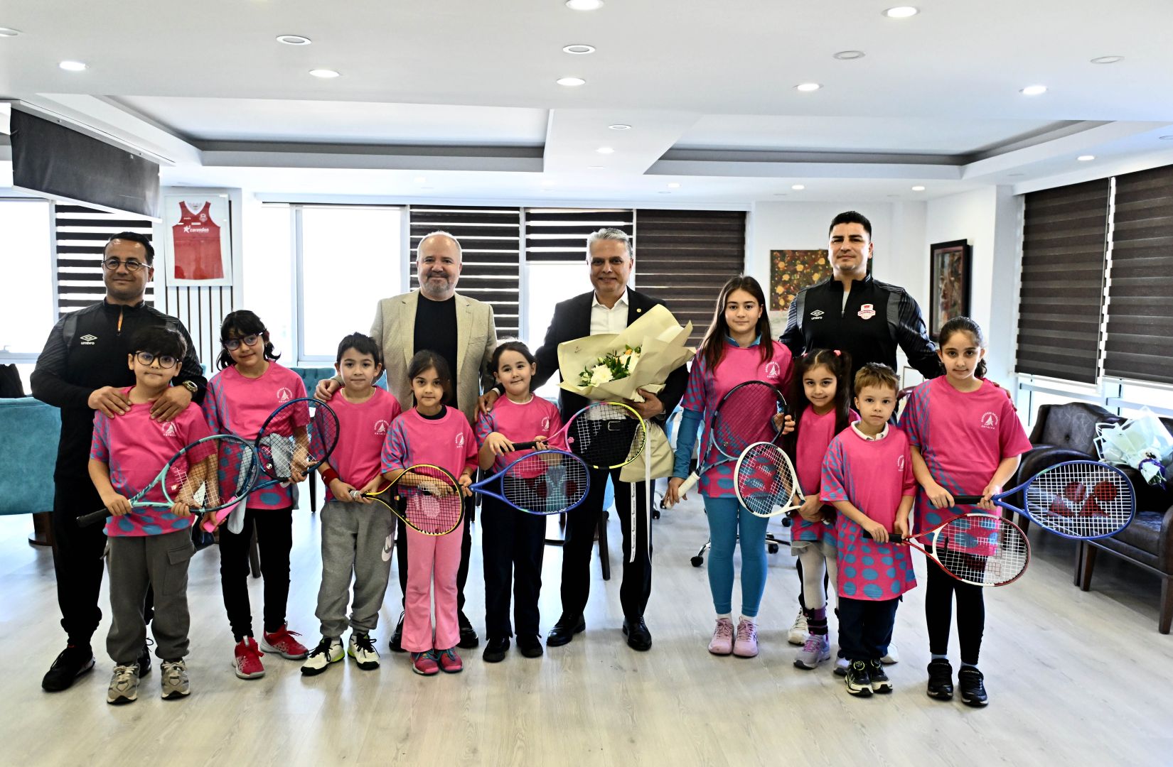 MİNİK RAKETLER TURNUVA YOLUNDA