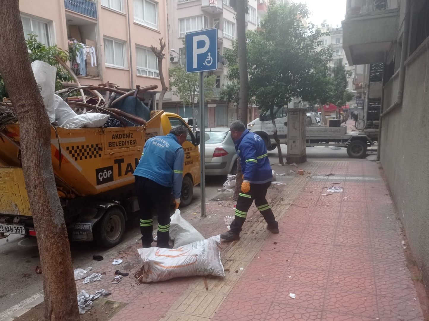 AKDENİZ’DE TEMİZLİK SEFERBERLİĞİ 