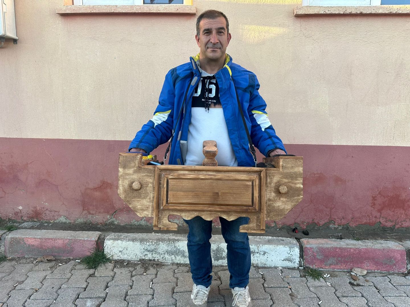 BİR SANDIK, BÜYÜK MUTLULUK