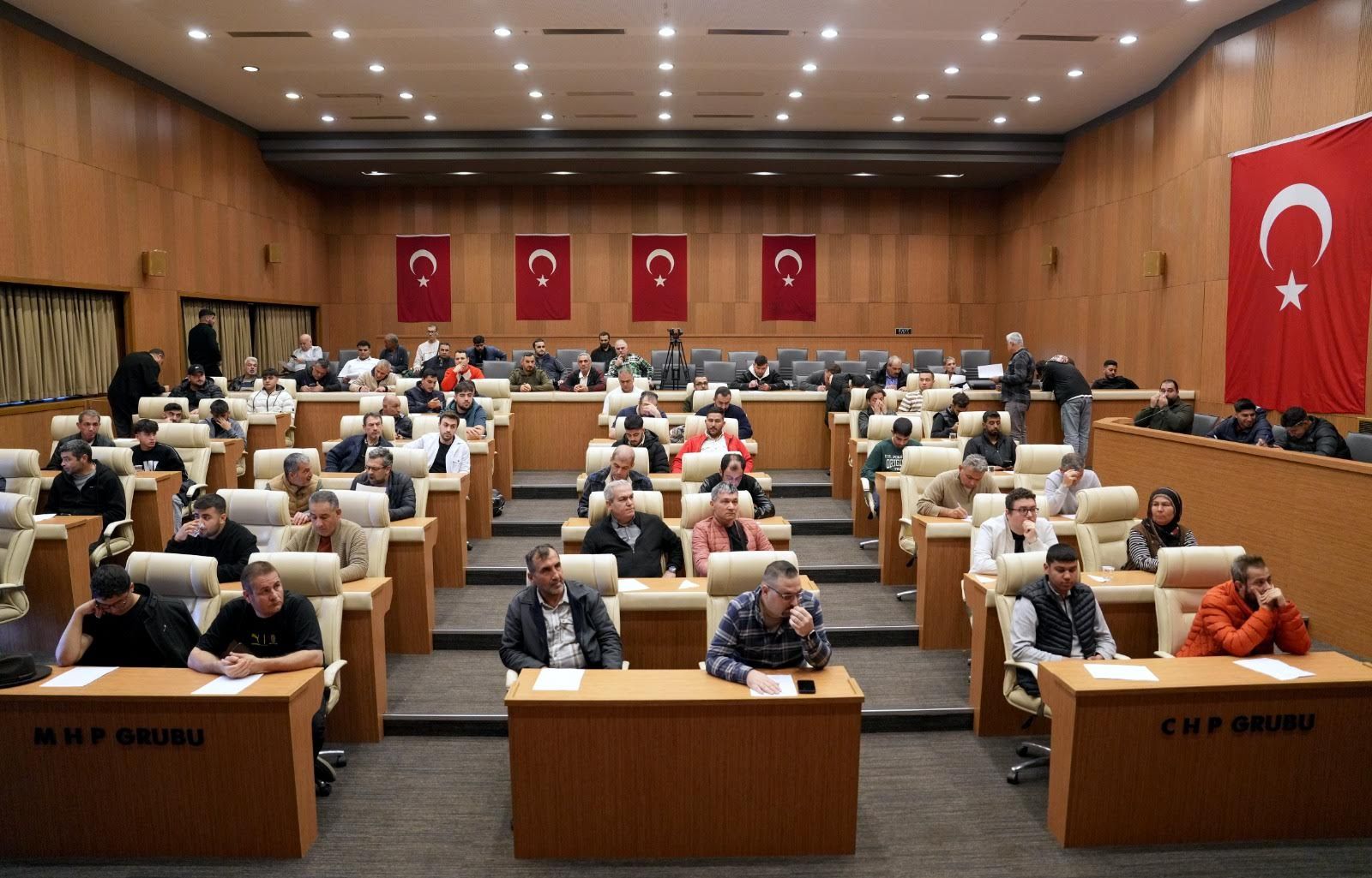 ÇUKUROVA’DA İSTİHDAM SEFERBERLİĞİ SÜRÜYOR 
