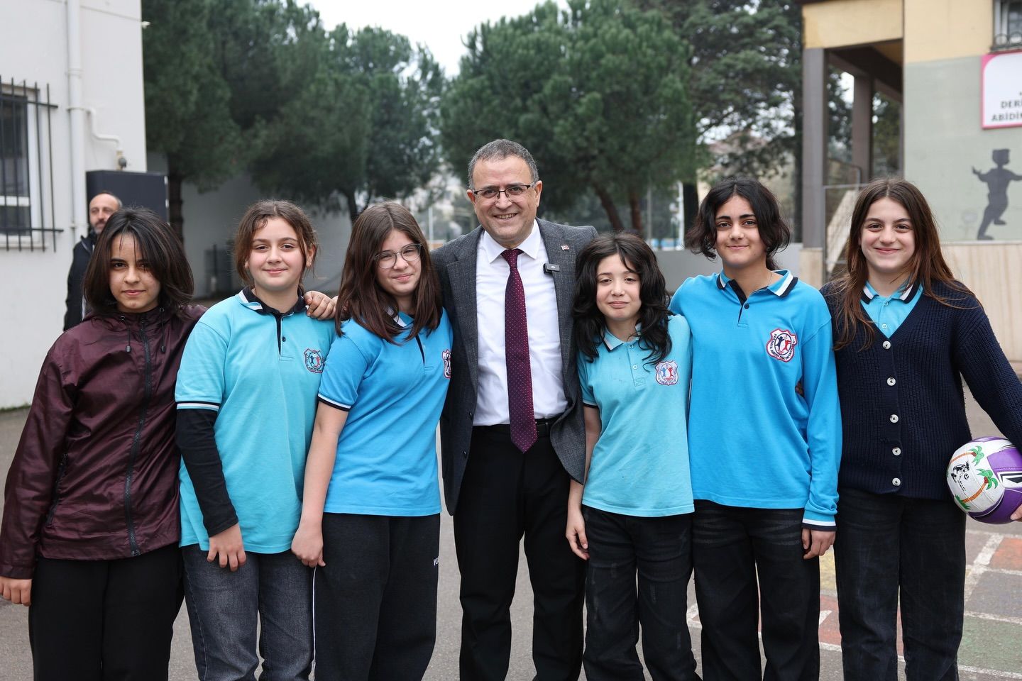EĞİTİMDE DESTEKTE KARARLIYIZ