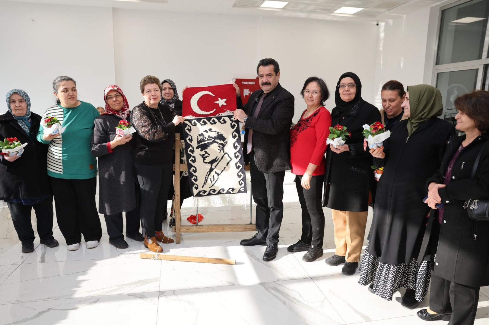 KADININ GÜCÜ VE EMEĞİ TAÇLANDI