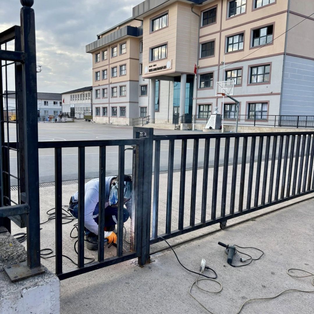 KÖRFEZ’DE EĞİTİME KURUMLARINA DESTEK