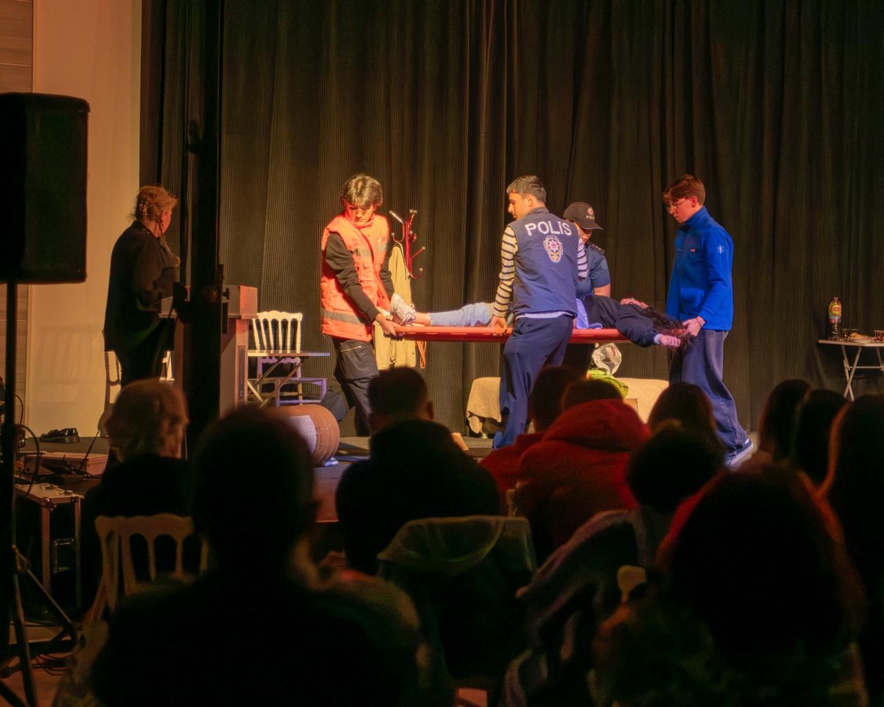 KUŞADASI TİYATRO GÜNLERİ BAŞLADI 