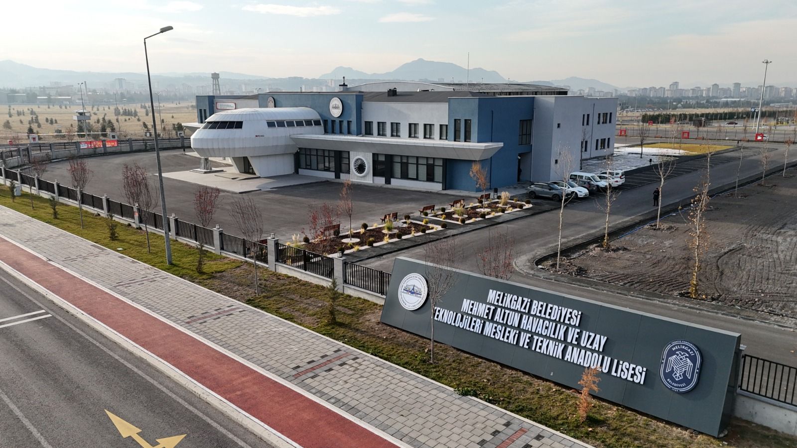 MELİKGAZİ’DEN HAVACILIK LİSESİNE TAM DESTEK 