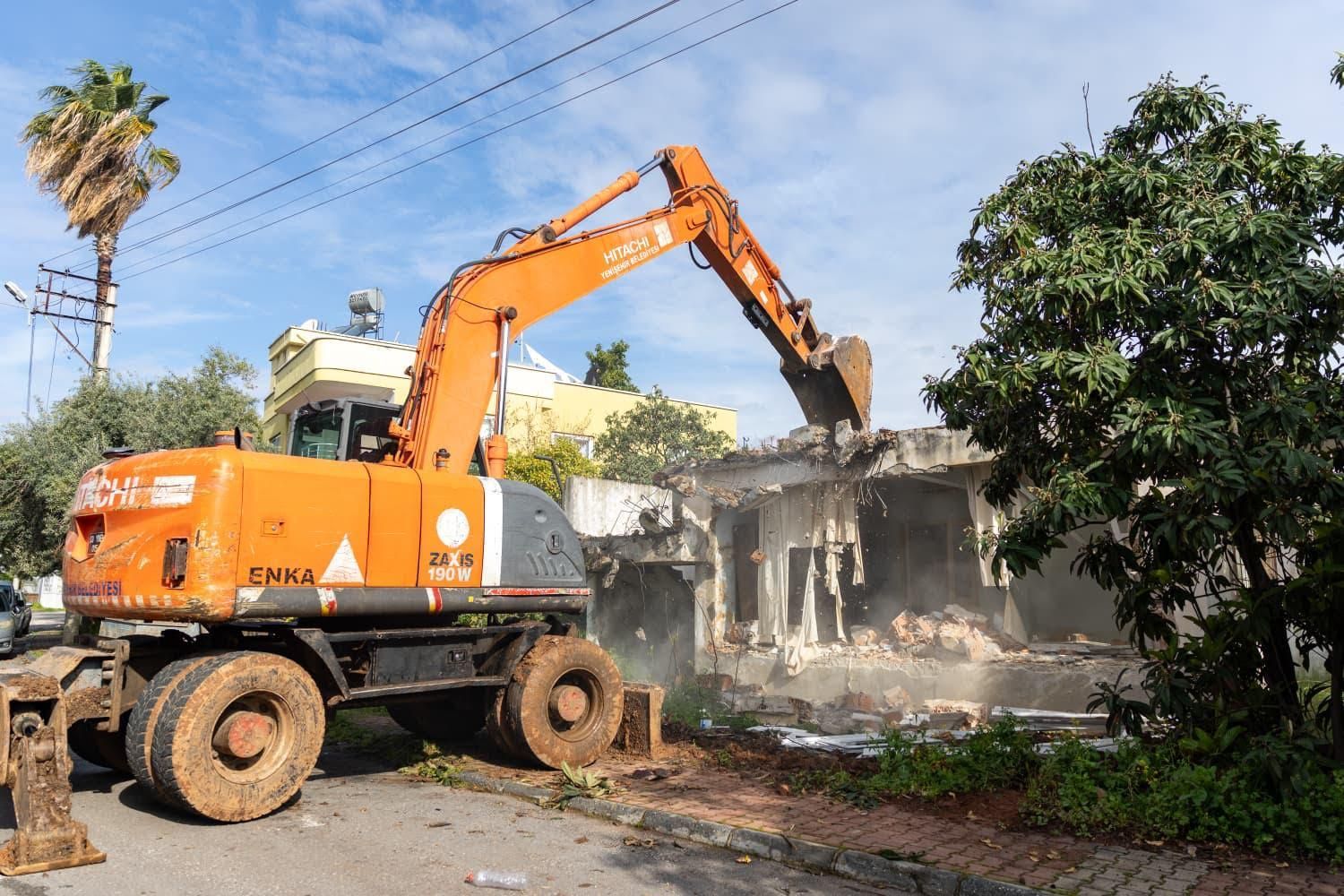 METRUK BİNALAR TEK TEK YIKILIYOR