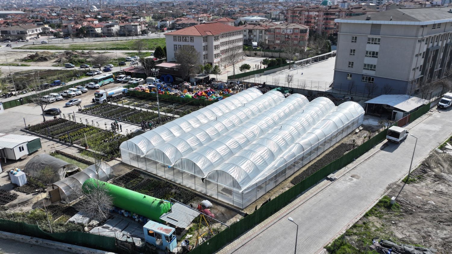 PAMUKKALE’NİN ÇİÇEKLERİ KADINLARIN ELLERİNDE YETİŞİYOR 