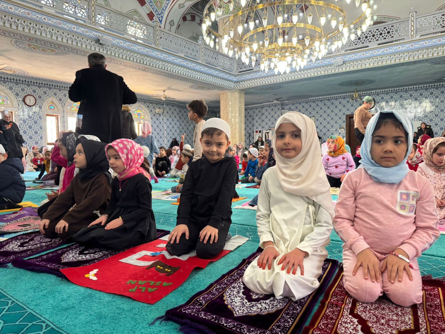 PURSAKLAR’DA MİNİKLER CAMİLERİ TANIYOR  