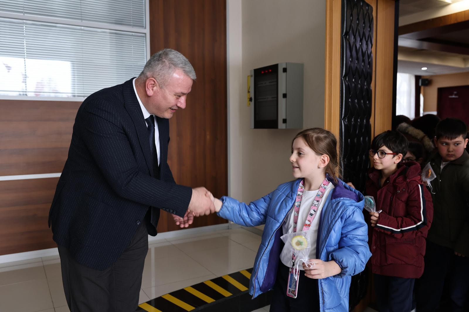 SAÜ VAKFI OKULLARI’NDAN SERDİVAN BELEDİYESİ’NE ANLAMLI ZİYARET 