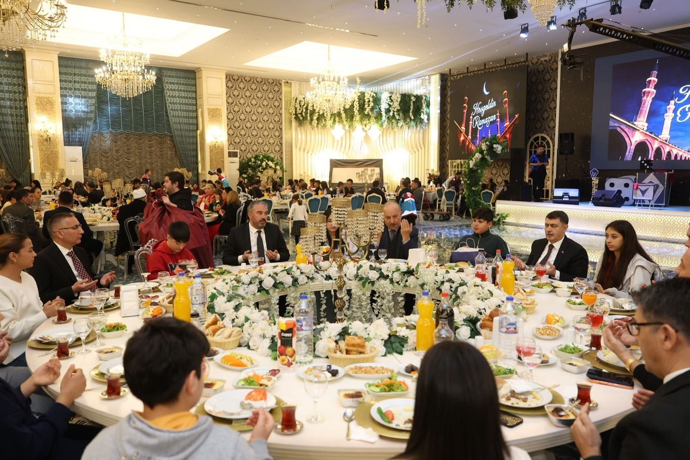 YETİM VE ÖKSÜZLERE DESTEK