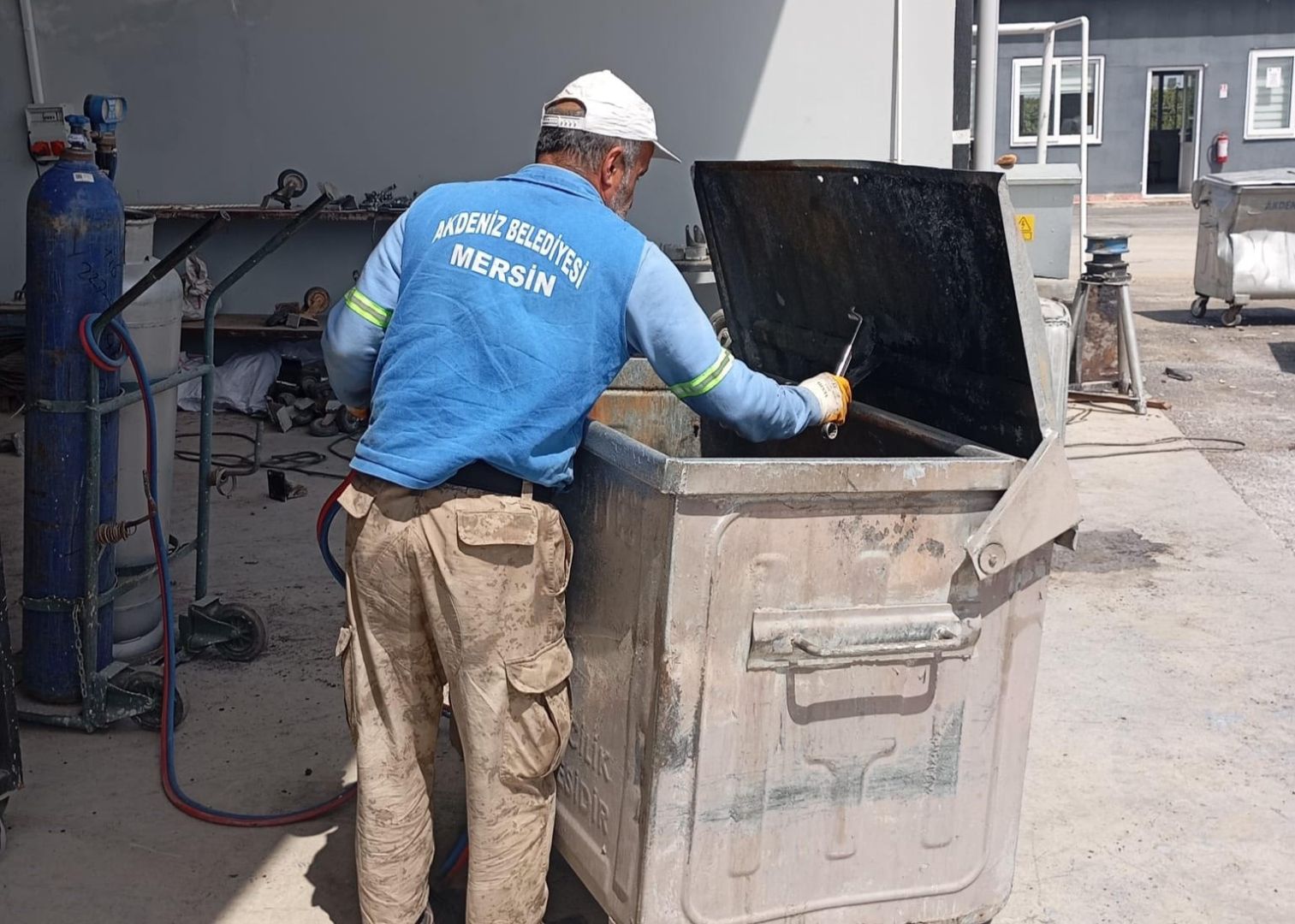 AKDENİZ BELEDİYESİ’NDEN TASARRUF VE YENİLEME ATAĞI 