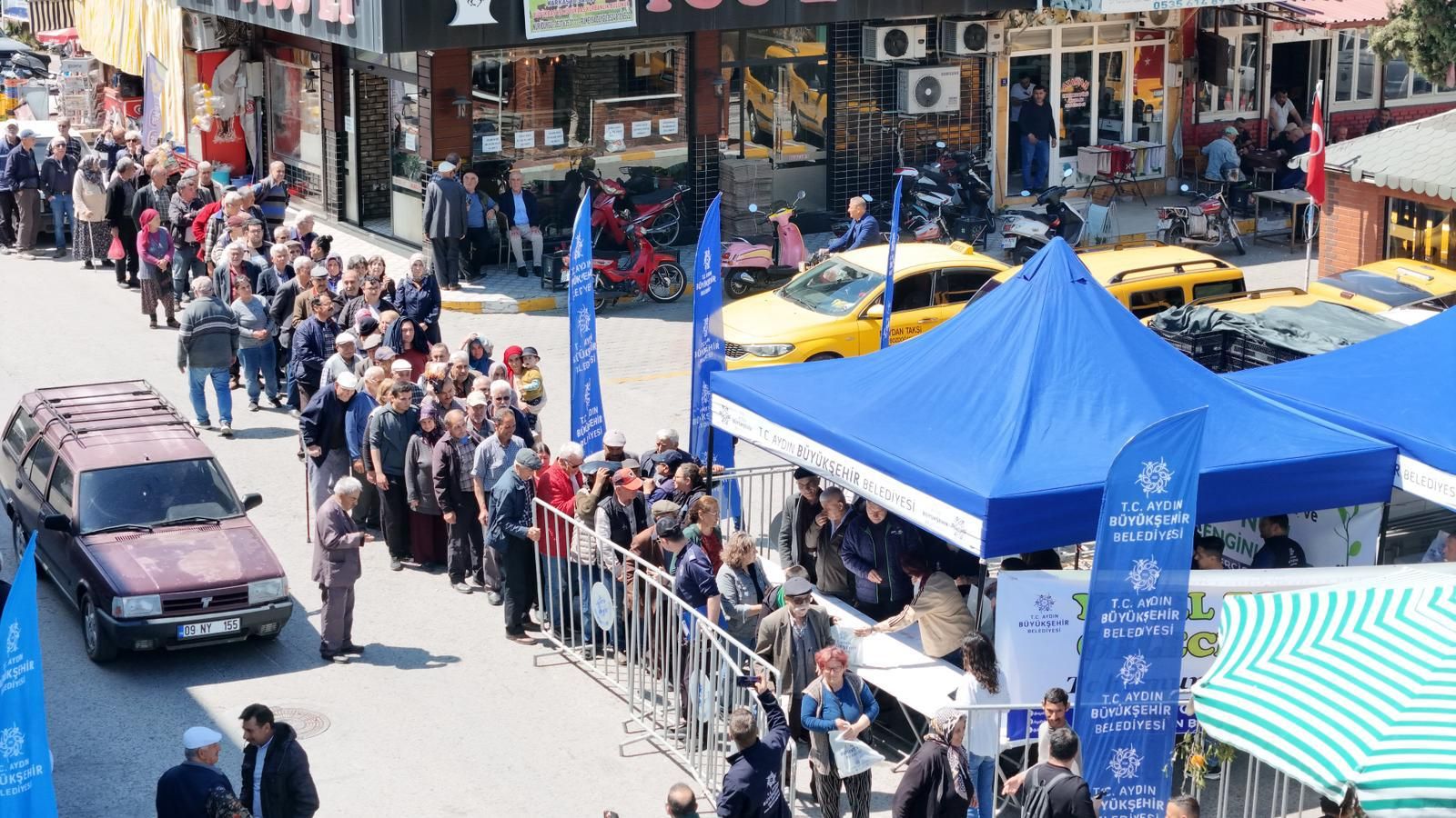 AYDIN’DA BİNLERCE FİDE VATANDAŞLARA DAĞITILDI 