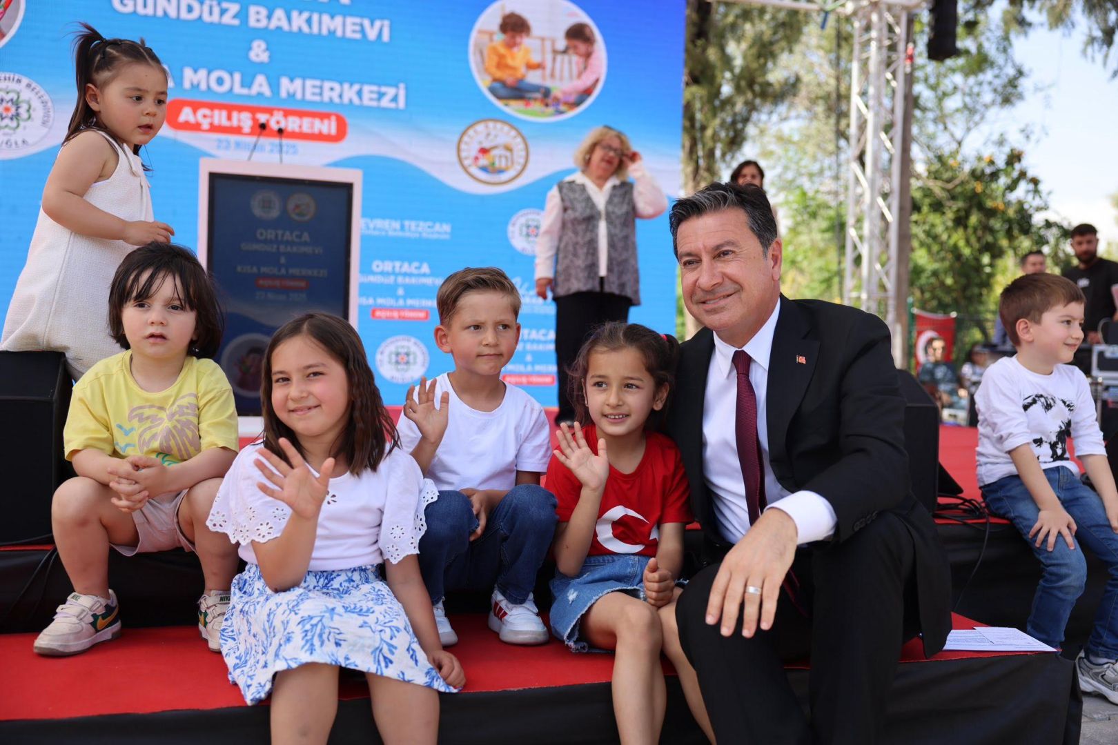 BAŞKAN ARAS’TAN ANLAMLI 23 NİSAN MESAJI 