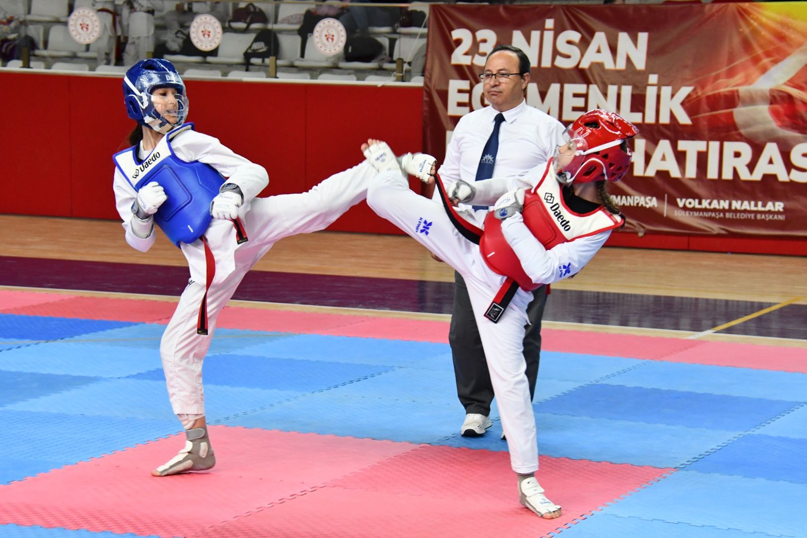 BAYRAM COŞKUSU TAEKWONDO TURNUVASI İLE TAÇLANDI 