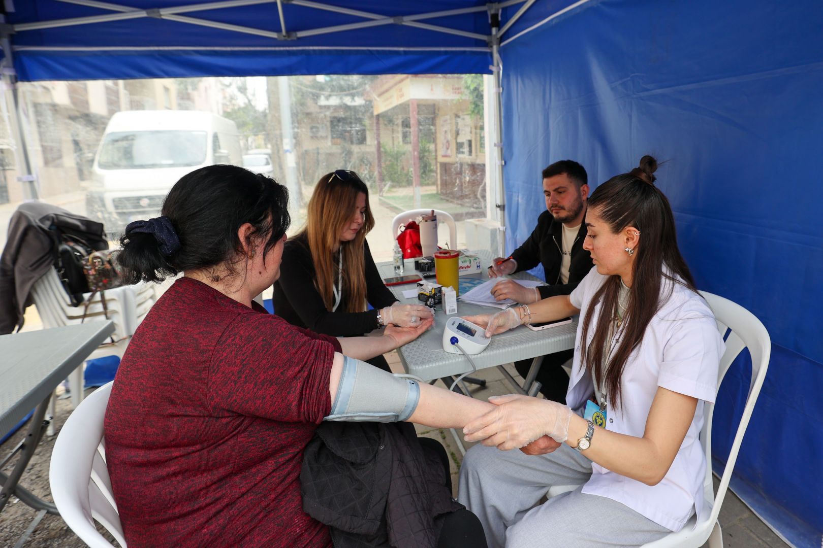 BUCA'DA SAĞLIK SEFERBERLİĞİ TÜM HIZIYLA SÜRÜYOR 