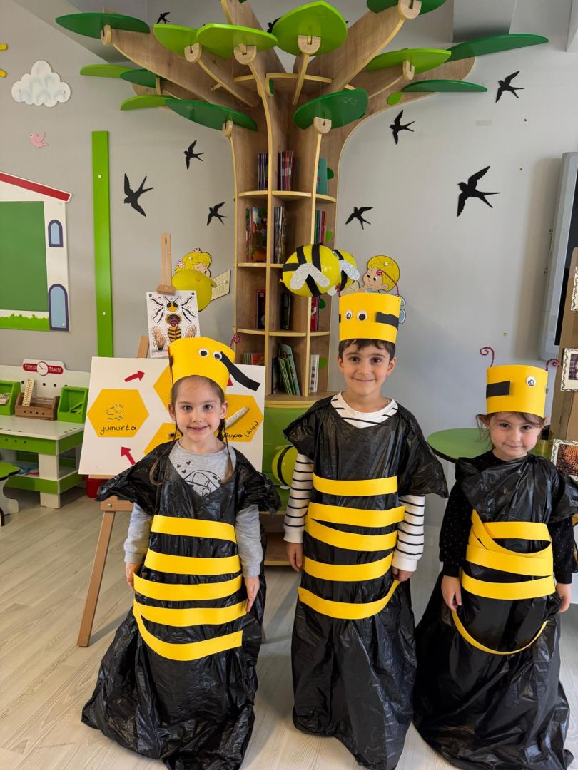 ÇİLEKLİ DÜŞLER KÖYÜ’NE İLGİ SÜRÜYOR 