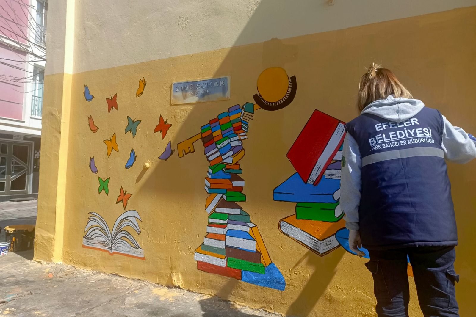 EFELER’İN PARKLARI RENKLENİYOR