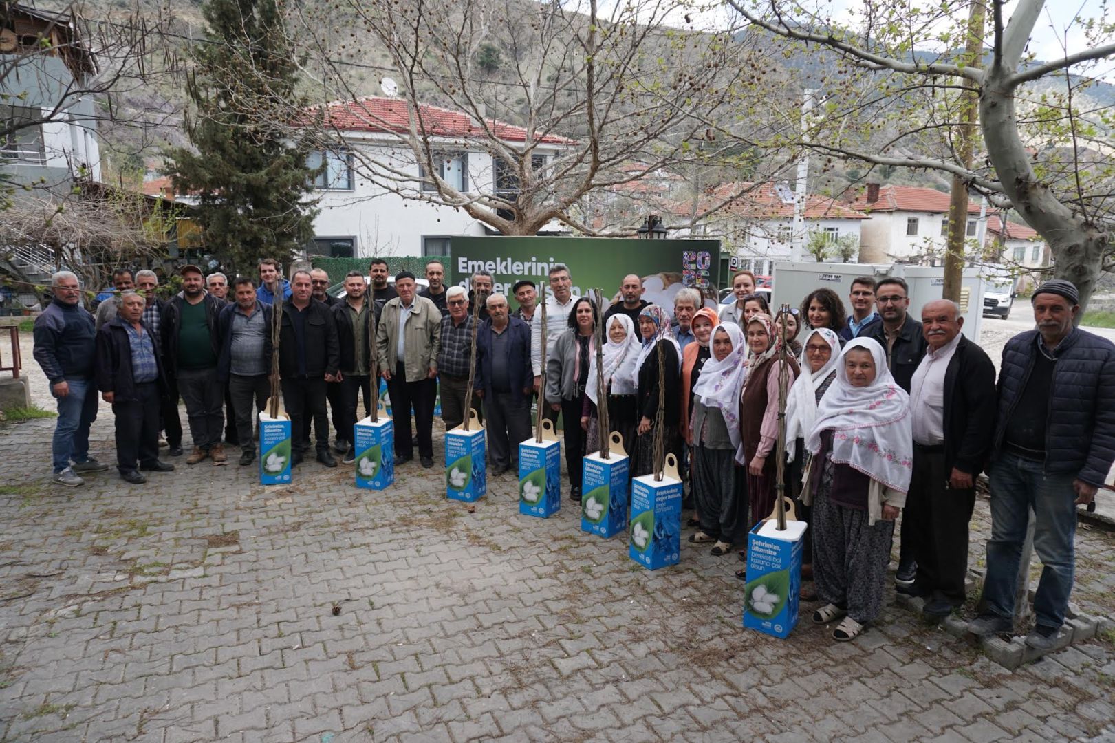 ESKİŞEHİR’DE DUT FİDANI DESTEĞİ 