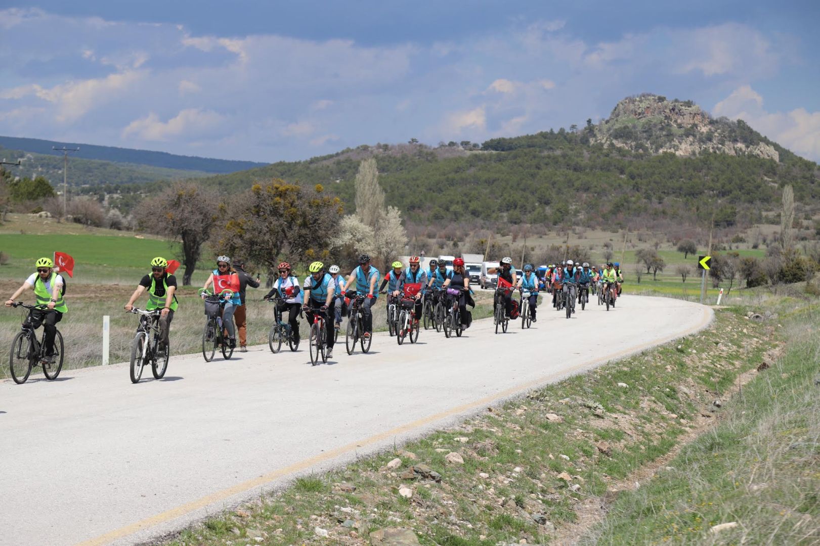 FRİG VADİSİ’NDE PEDALLAR DÖNDÜ,  TARİH CANLANDI 