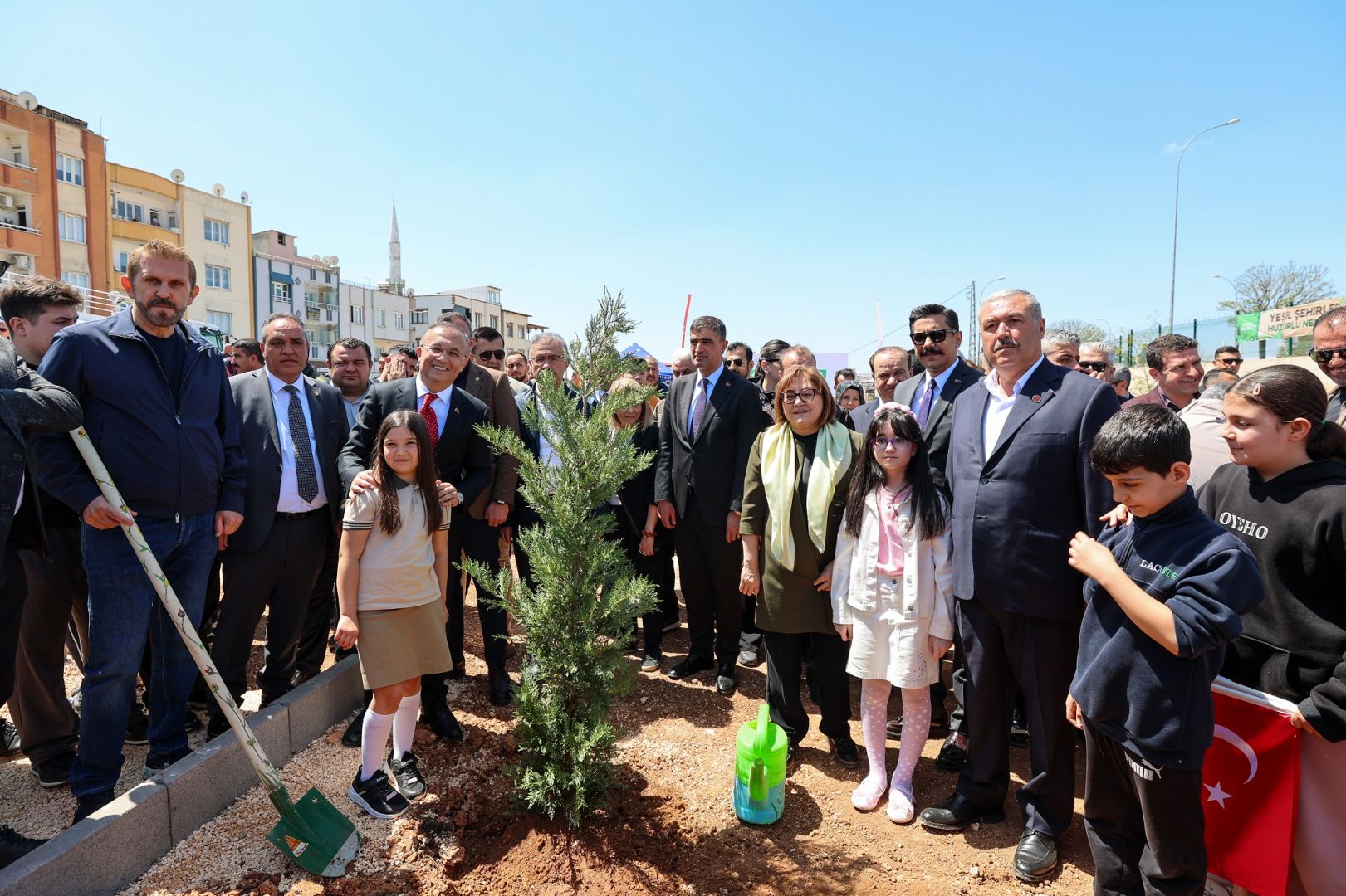 GAZİANTEP BÜYÜKŞEHİR’DEN 23 NİSAN’A ÖZEL FİDAN DİKİM TÖRENİ 