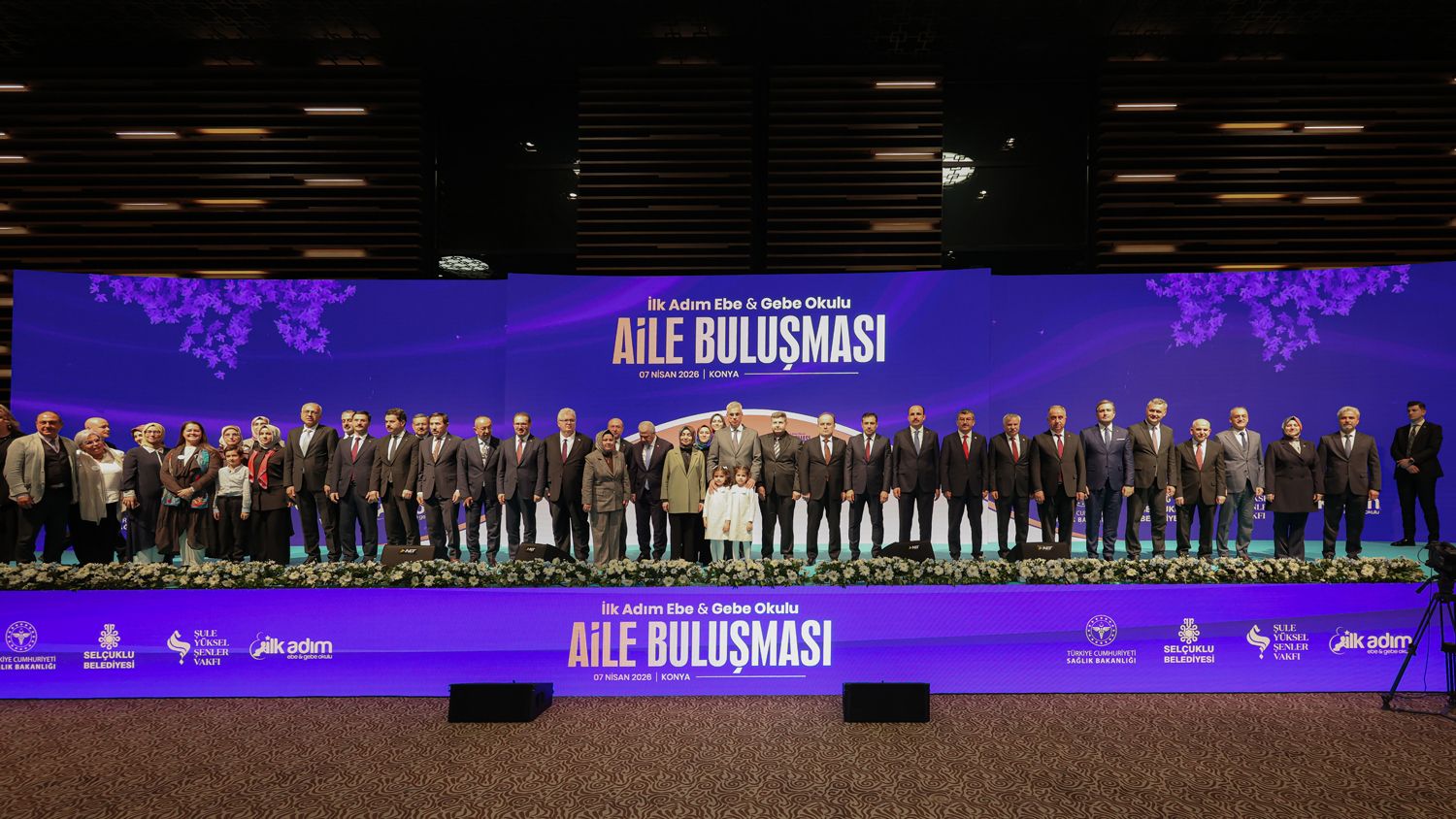 İLK ADIM EBE GEBE OKULU AİLELERİ BULUŞTURDU 