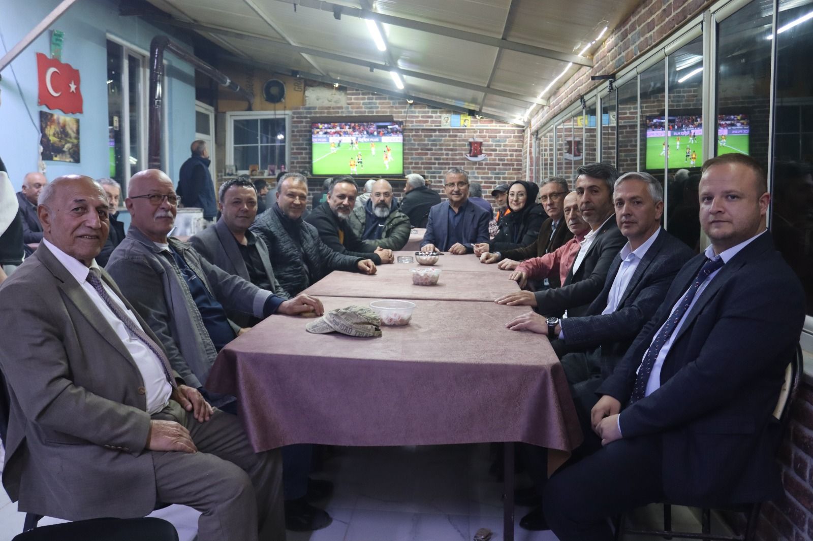 İZMİT BELEDİYESİ’NDEN SÜVERLER’DE ÜRETİCİ ZİYARETİ 