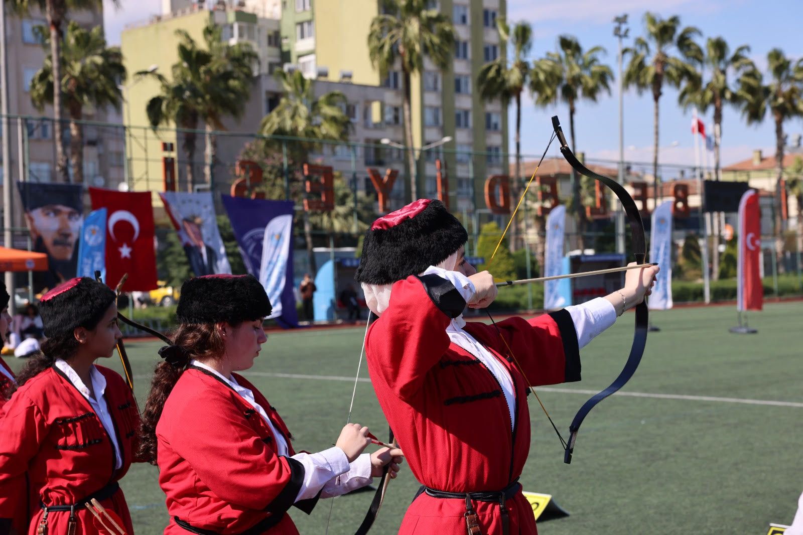 MERSİN’DE GELENEKSEL OKÇULUK RÜZGARI 