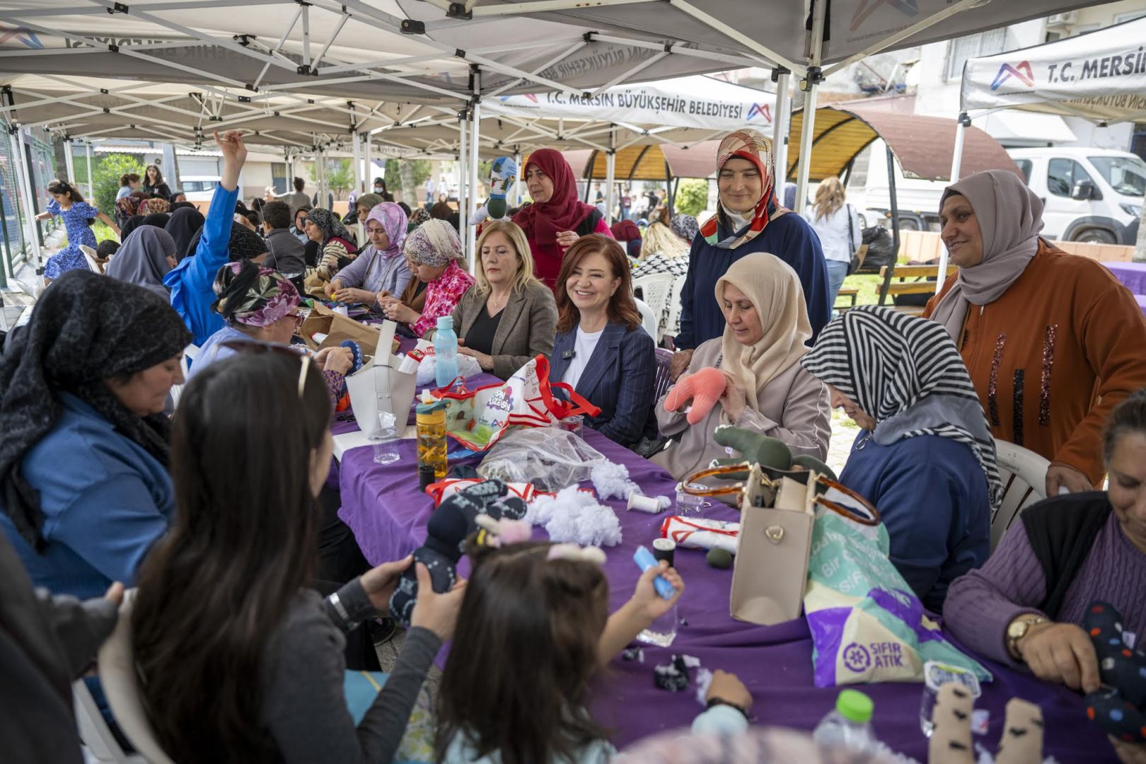 MERSİN’DE KADINLAR ÜRETİMLE GÜÇLENİYOR 