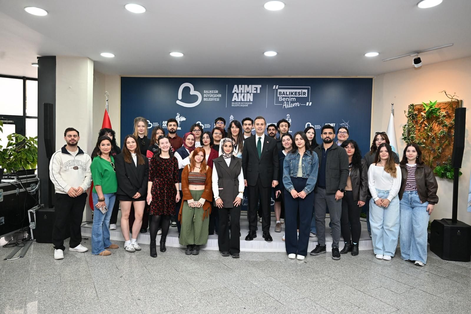 SANATIN BİRLEŞTİREN GÜCÜNE VURGU