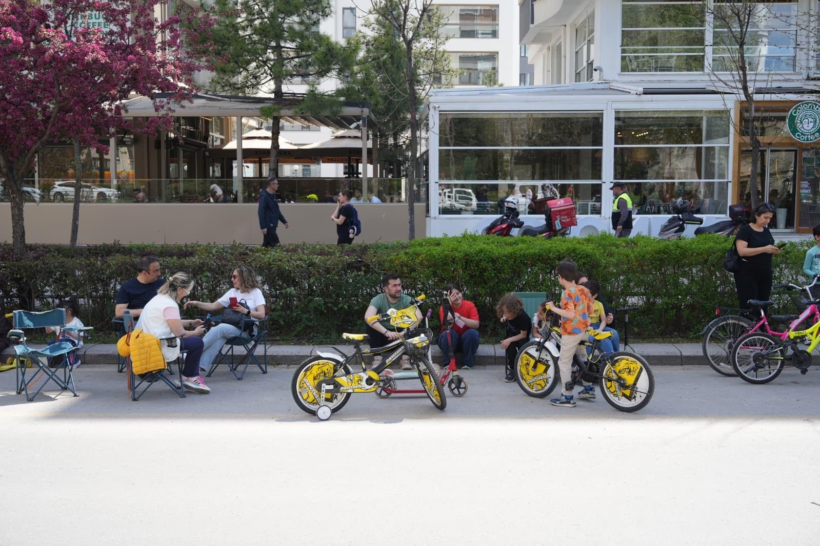 SOKAKLAR NOTALARLA DOLDU, ŞEHİR NEFES ALDI 