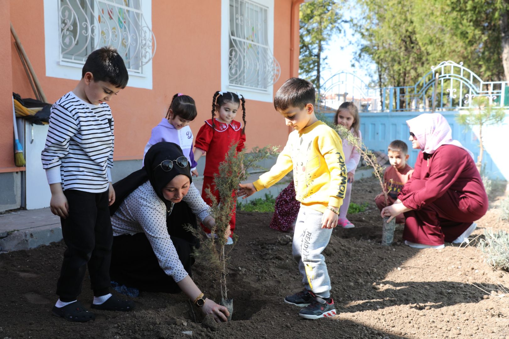 TOPRAKLA BÜYÜYEN NESİLLER, GÜÇLÜ YARINLAR DEMEKTİR