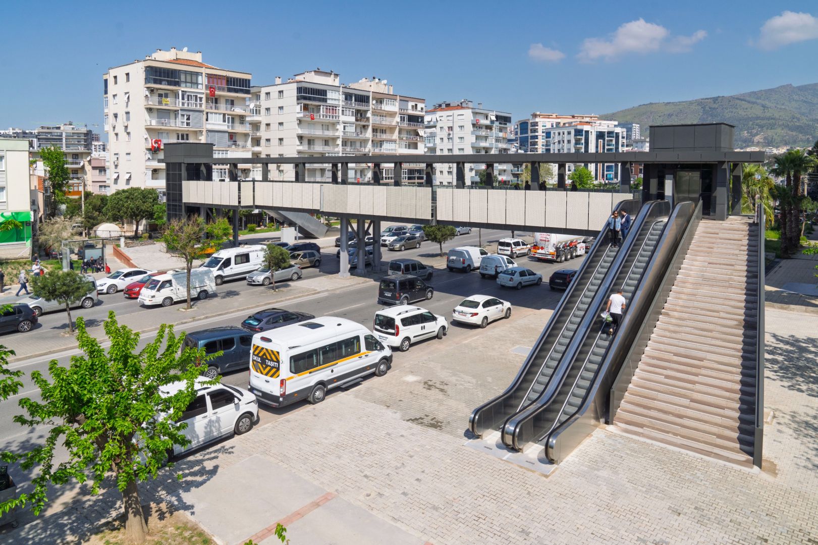 YENİ GİRNE YAYA ÜST GEÇİDİ HİZMETE AÇILDI 