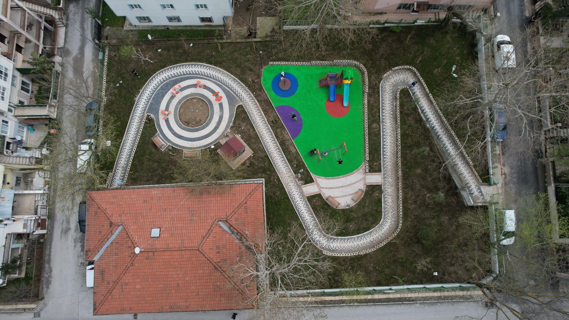 YILDIRIM BELEDİYESİNDEN PARKLARA ‘BAHAR’ BAKIMI 