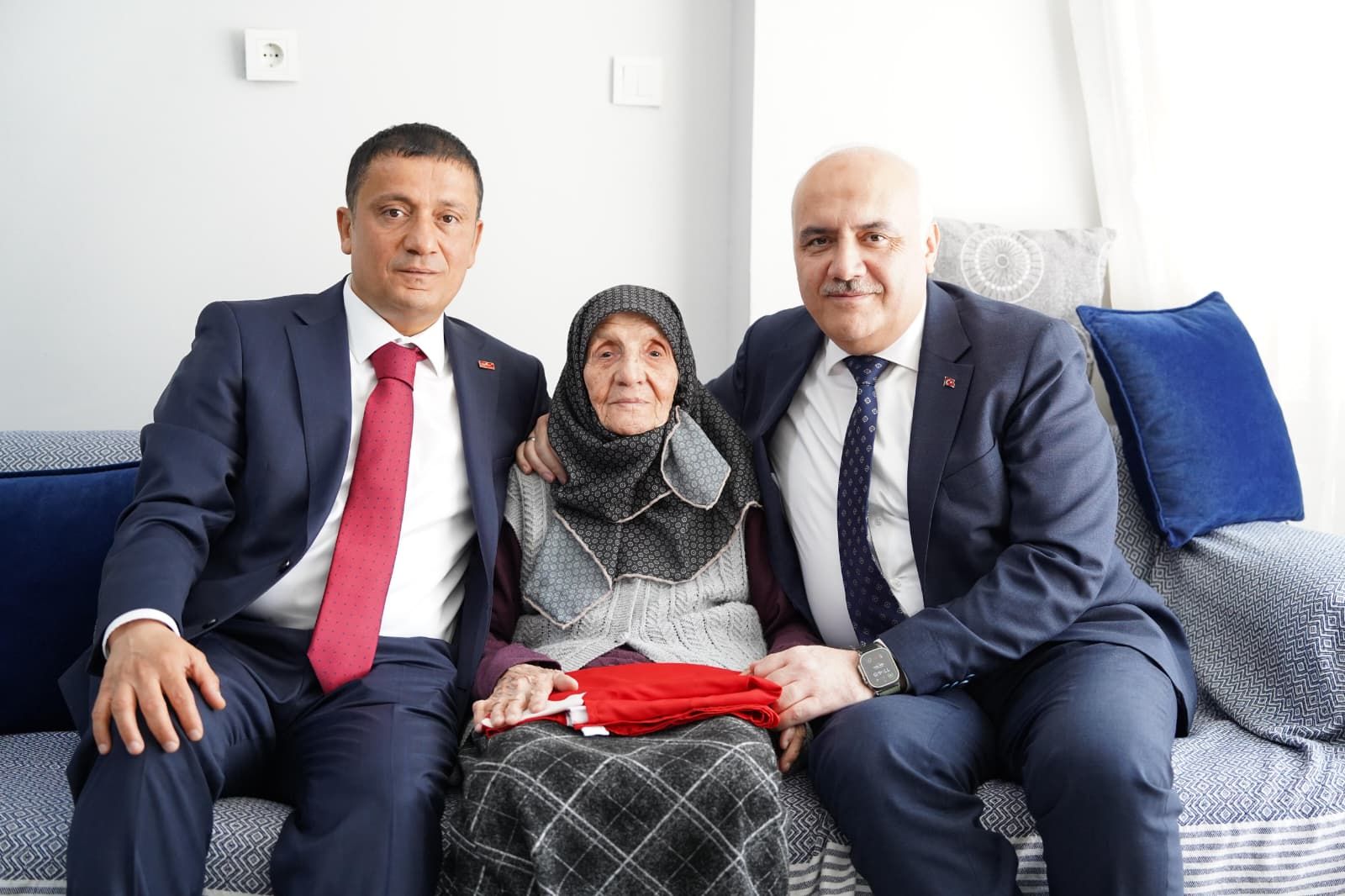 BAŞKAN ACAR'DAN ŞEHİT ANNELERİNE VEFA 
