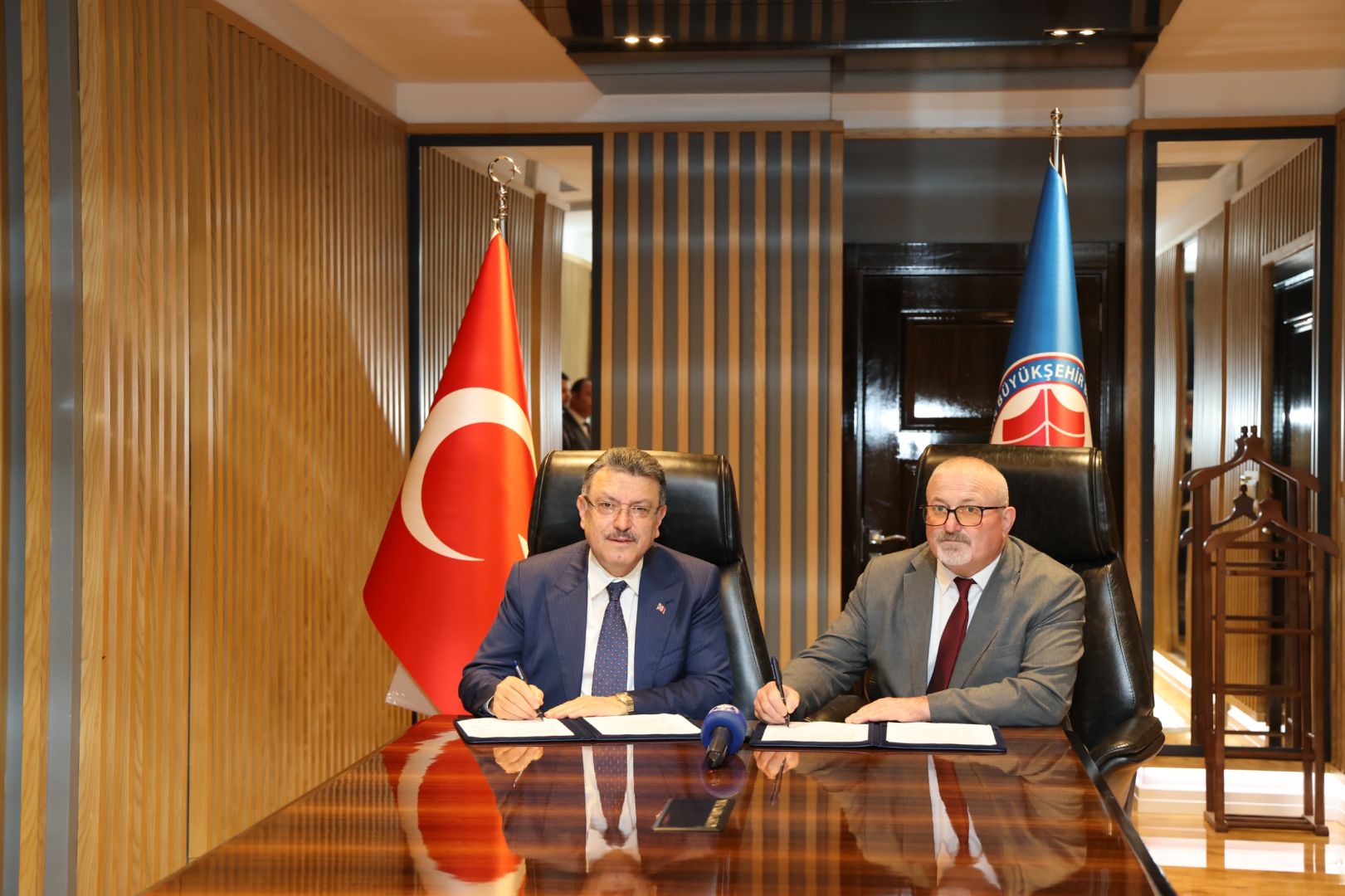 BÜYÜKŞEHİR’DEN ARICILARA DAMIZLIK ANA ARI DESTEĞİ 