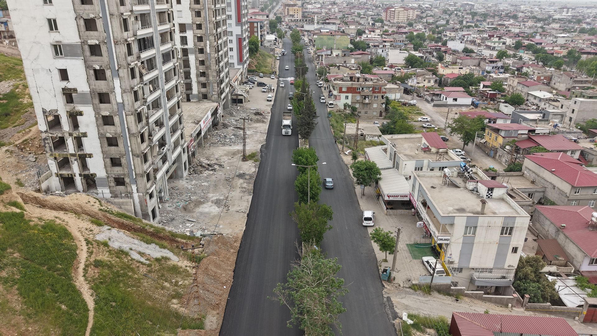 BÜYÜKŞEHİR’DEN DULKADİROĞLU’NDA ASFALT HAMLESİ 