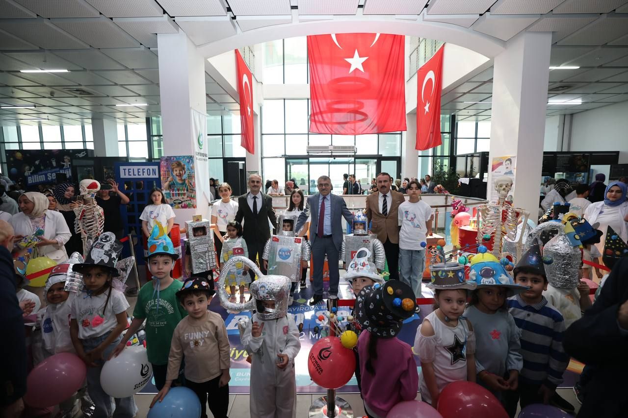 ÇAYIROVA 2. BİLİM ŞENLİĞİ KAPILARINI AÇIYOR 