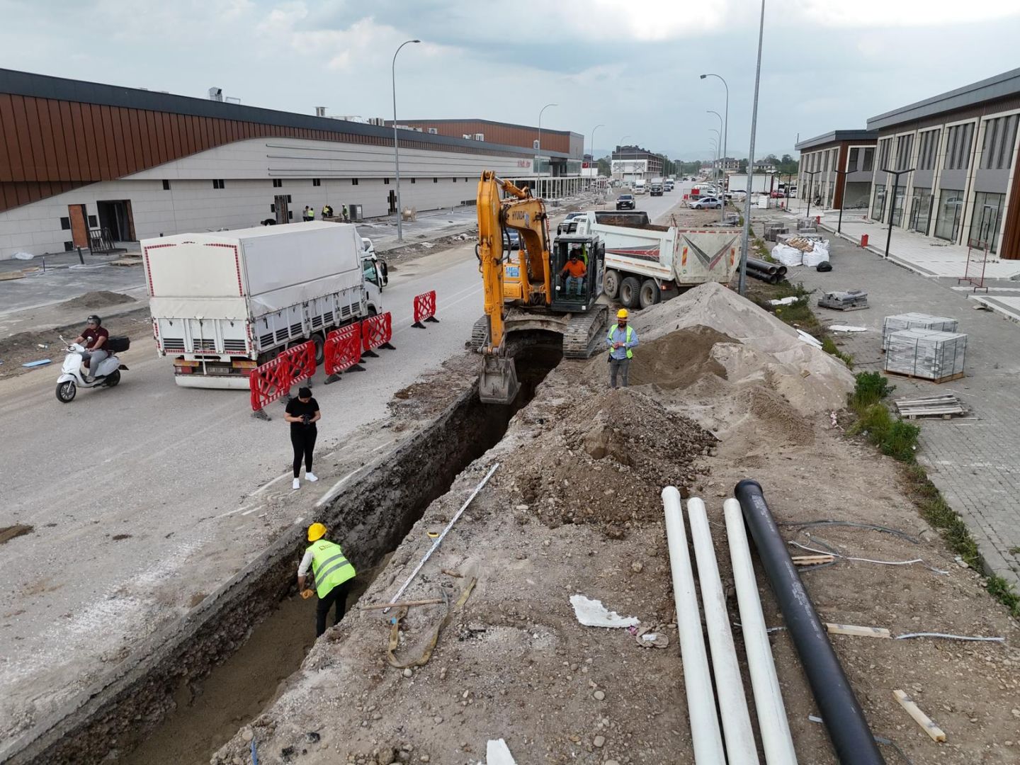 DÜZCE’DE İÇME SUYU ŞEBEKESİ YENİLEME ÇALIŞMALARI SÜRÜYOR 