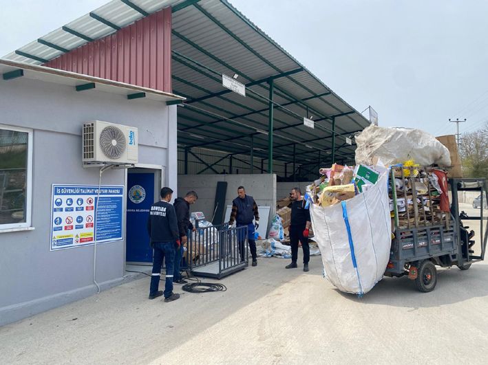 GERİ DÖNÜŞÜMLE EKONOMİYE DESTEK