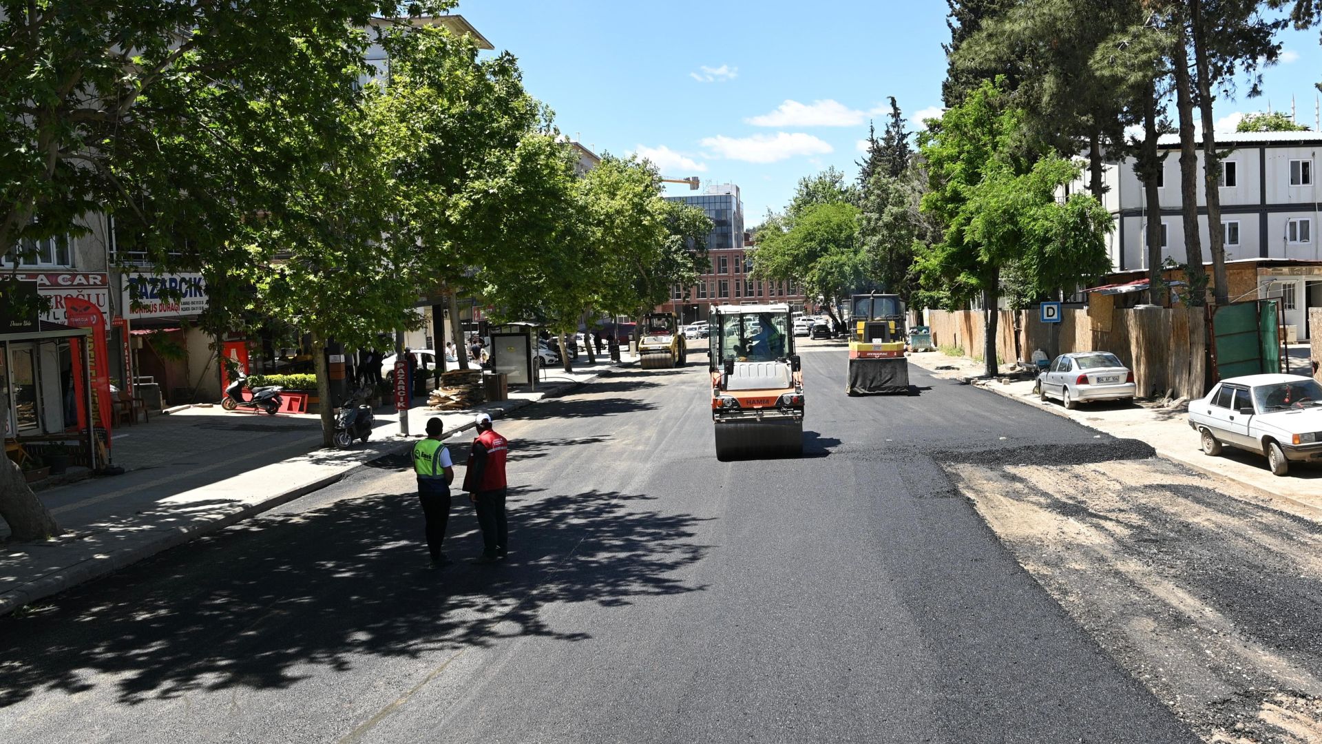KAHRAMANMARAŞ’TA TARİHİ ASFALT SEFERBERLİĞİ 