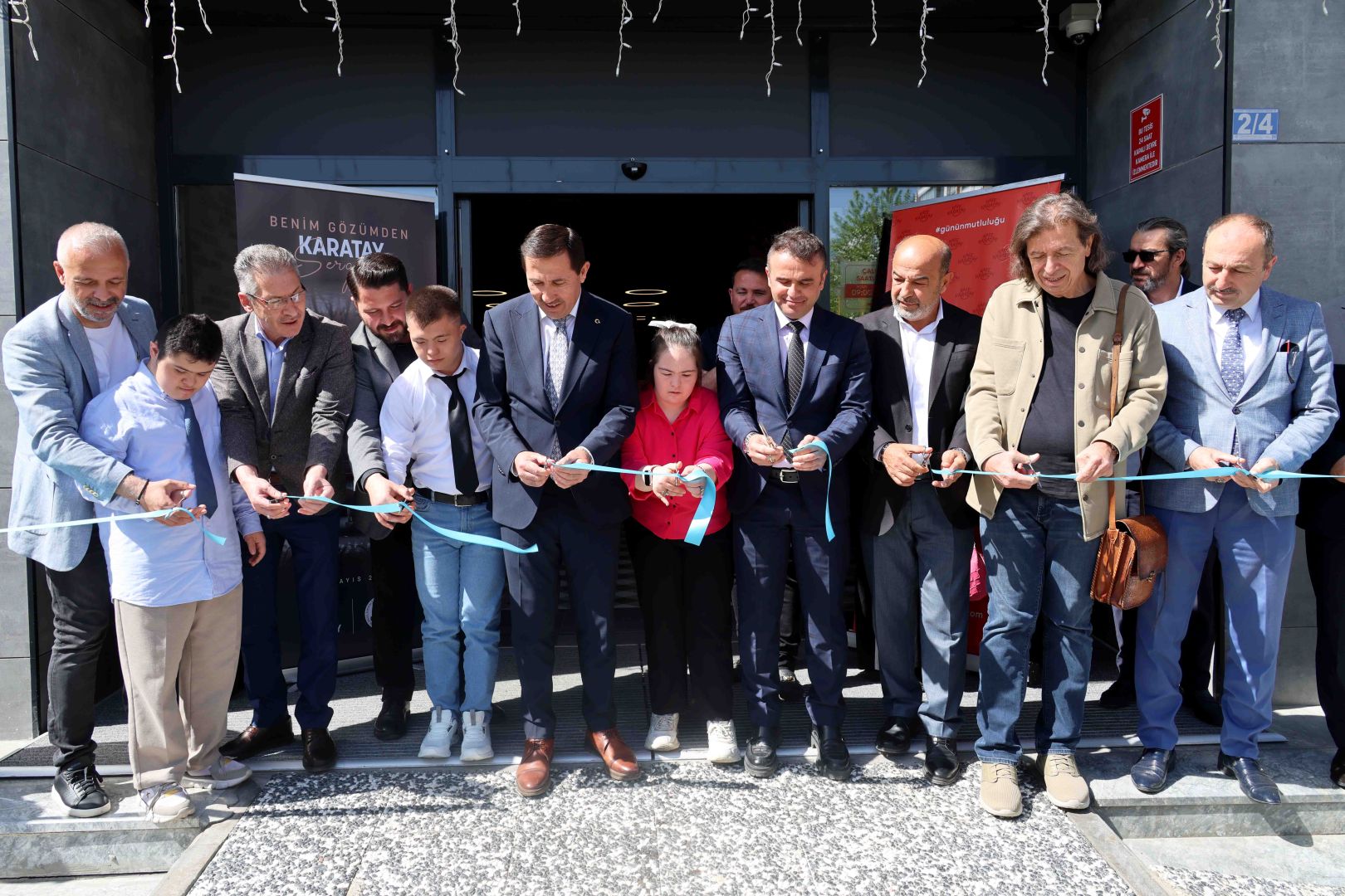 KARATAY’DA ÖZEL ÇOCUKLARIN GÖZÜNDEN ANLAMLI FOTOĞRAF SERGİSİ 