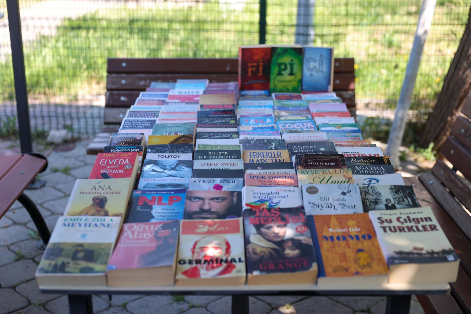 KİTAPLAR YENİ OKURLARINI BULUYOR