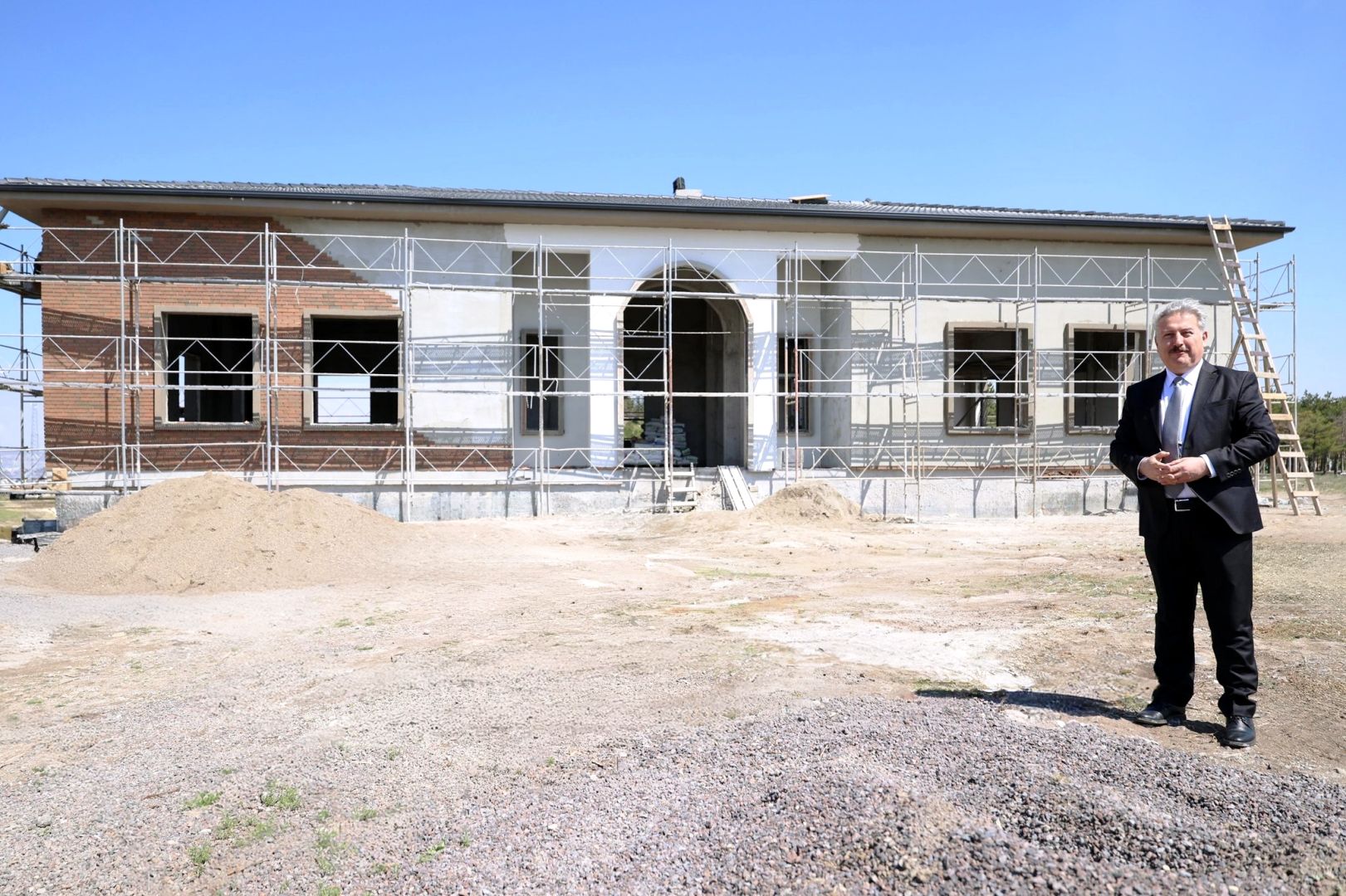 MELİKGAZİ’DE ÇOK AMAÇLI SOSYAL TESİS YÜKSELİYOR 