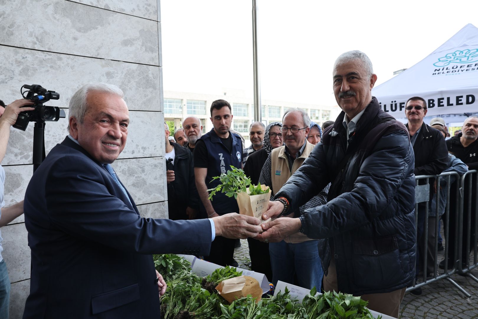 NİLÜFER’DE 120 BİN FİDE VATANDAŞLA BULUŞTU 