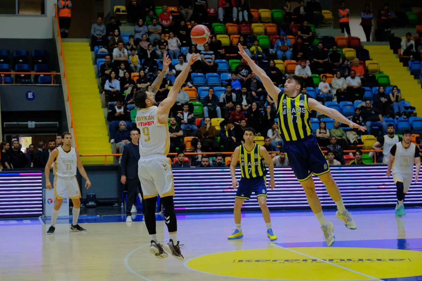 PLAY-OFF ÇEYREK FİNALİNDE AVANTAJI KAPTI