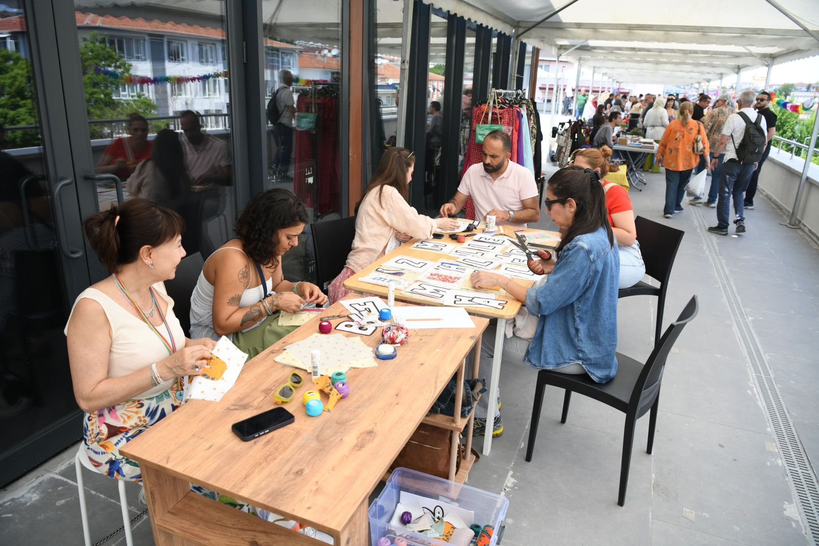 ESAT HÂL’DE HEM KERMES HEM DAYANIŞMA 