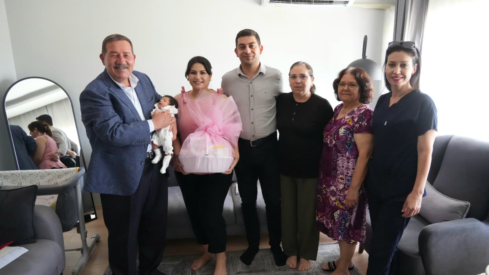 BAŞKAN TOPUZ,  AİLELERİN SEVİNCİNE ORTAK OLDU 